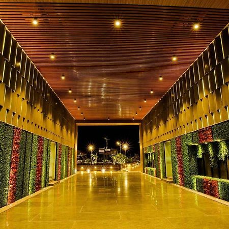 Weekend Address By Honest Homes Surat Exterior foto