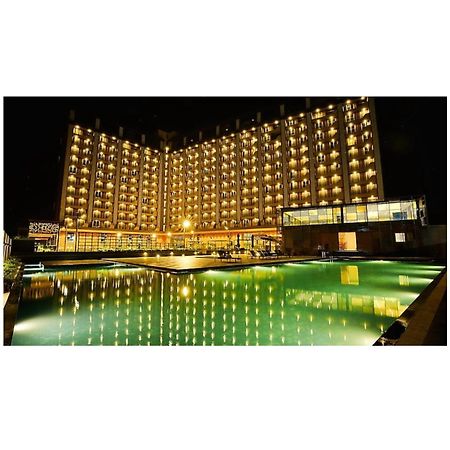 Weekend Address By Honest Homes Surat Exterior foto