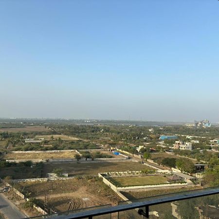 Weekend Address By Honest Homes Surat Exterior foto