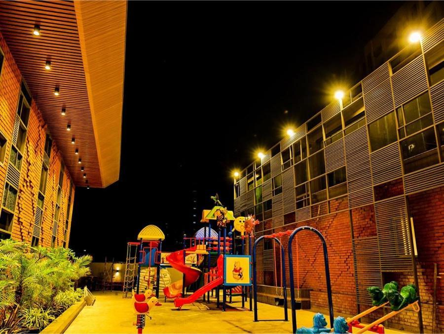 Weekend Address By Honest Homes Surat Exterior foto