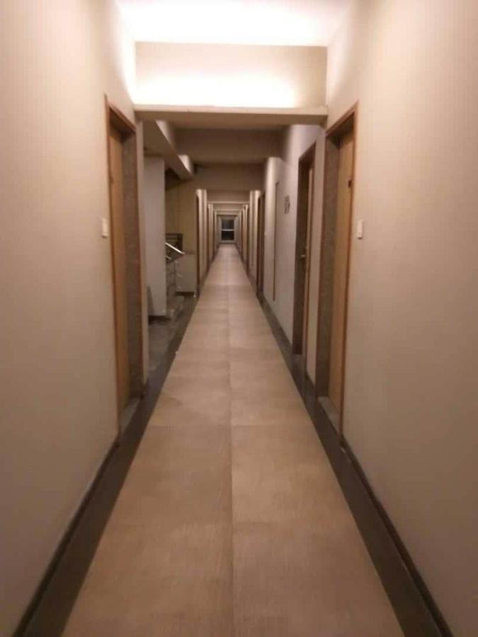 Weekend Address By Honest Homes Surat Exterior foto