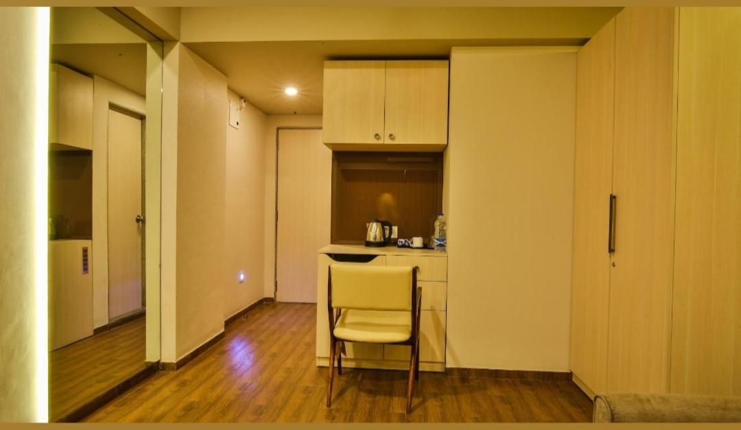 Weekend Address By Honest Homes Surat Exterior foto