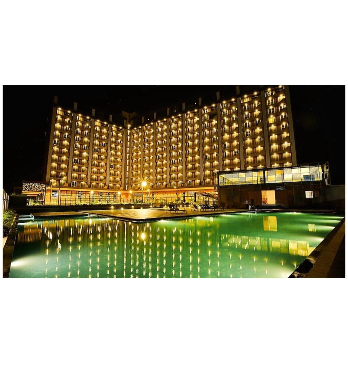 Weekend Address By Honest Homes Surat Exterior foto