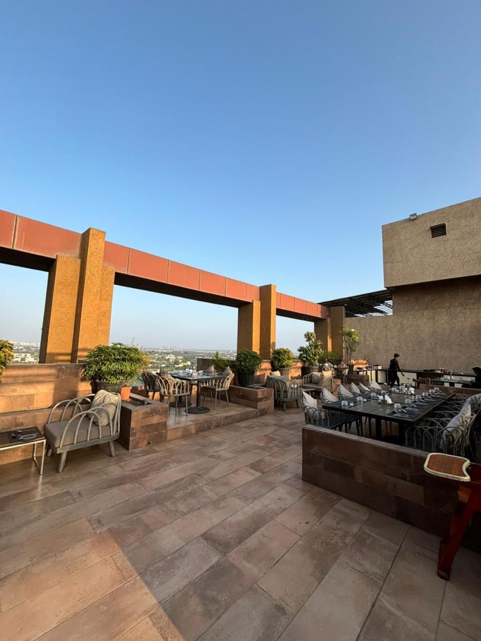 Weekend Address By Honest Homes Surat Exterior foto
